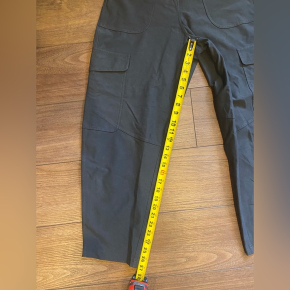 Lululemon Light Utilitech Cargo Pocket High Rise Pant - Picture 10 of 13